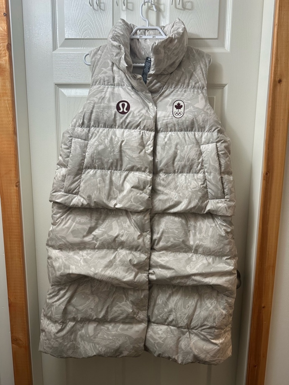 Lululemon Transformable Parka
Maple Metamorphosis Light Neutral Multi Size 10